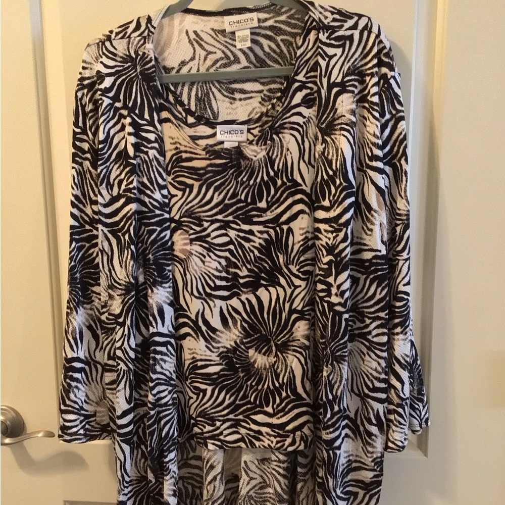 Chicos Travelers size 3  top and jacket set EUC